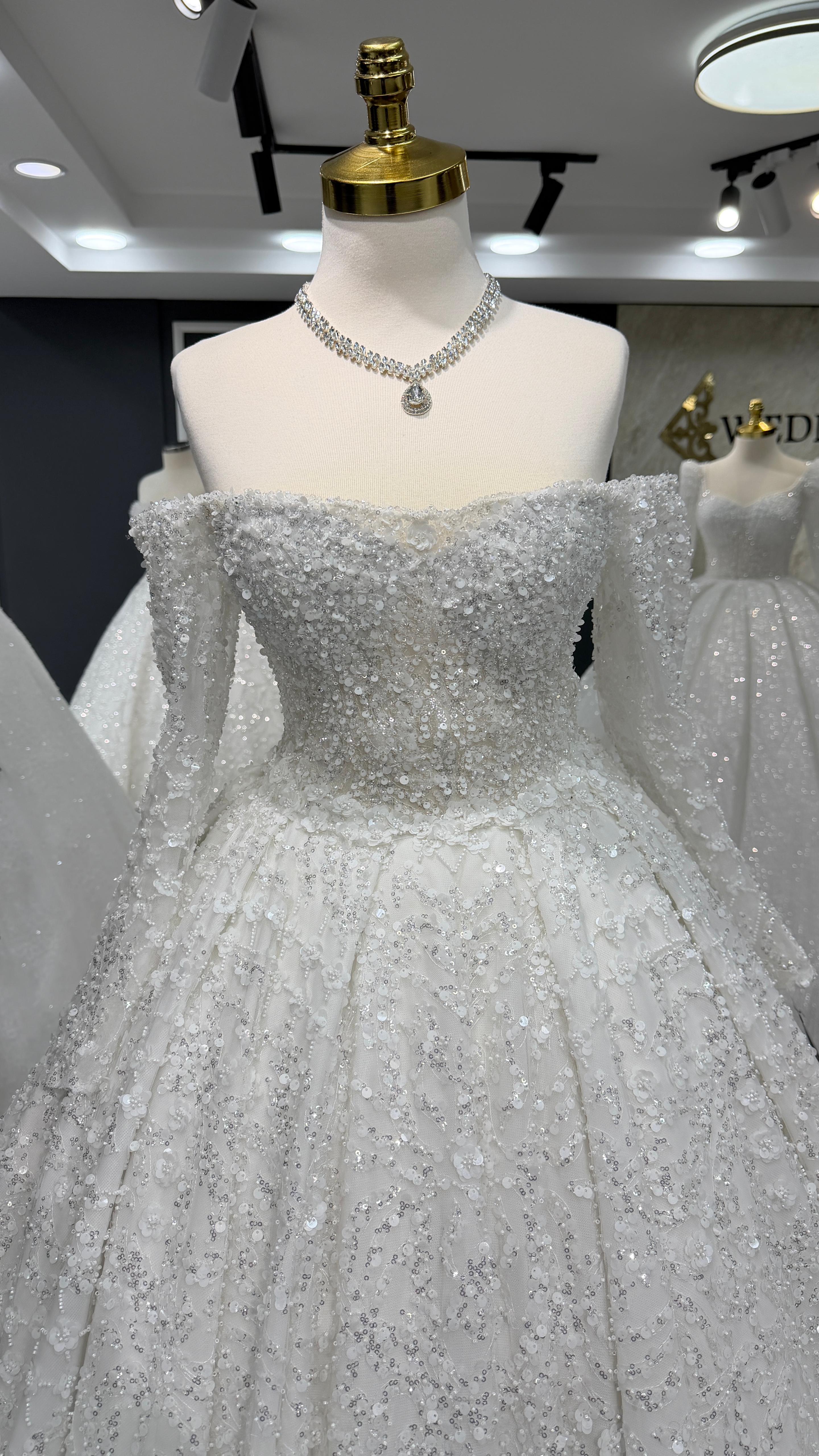 بدلات ابيض سميرنا